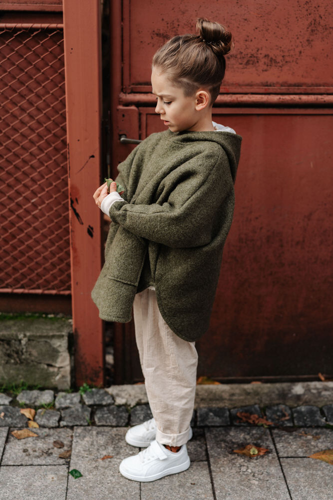 VLT04536 Poncho, moss green