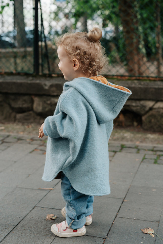 pompom_poncho_blue_002 Poncho, baby blue