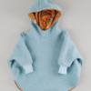 pompom_poncho_blue_024 Poncho, baby blue