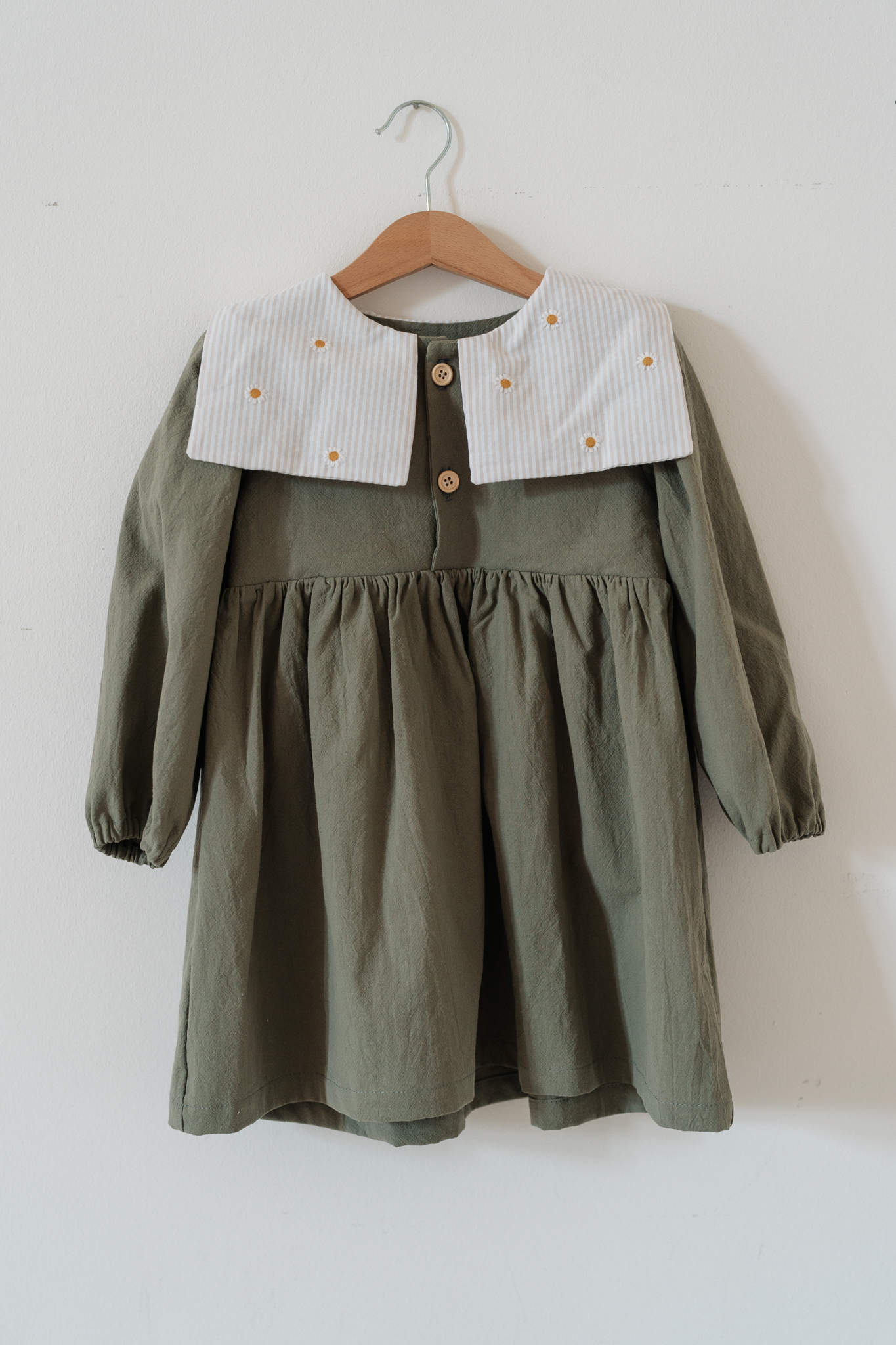 Rochiță cu guler - din bumbac prespălat, khaki